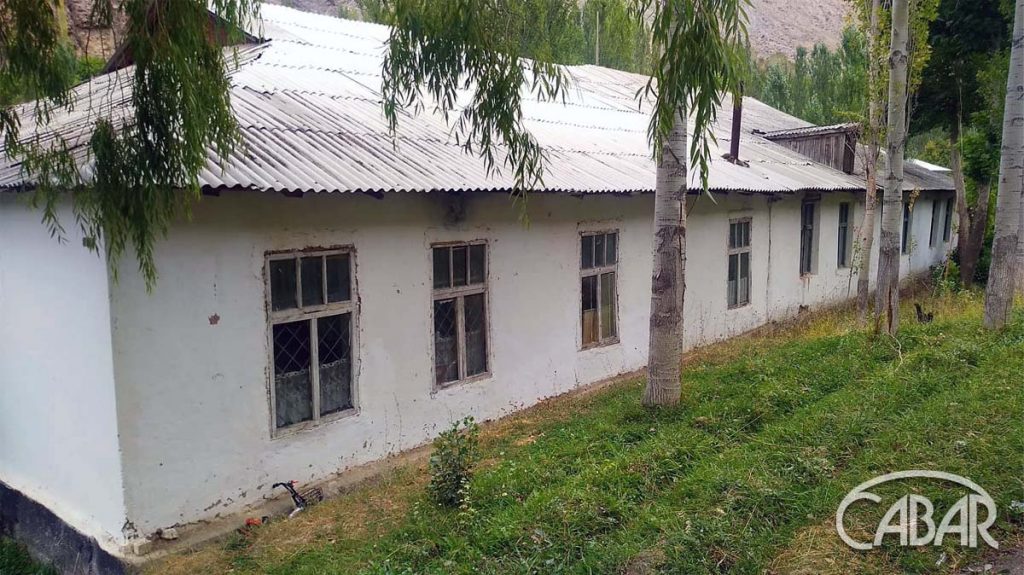 Баткен облусунун Кыштут айылындагы мектеп 