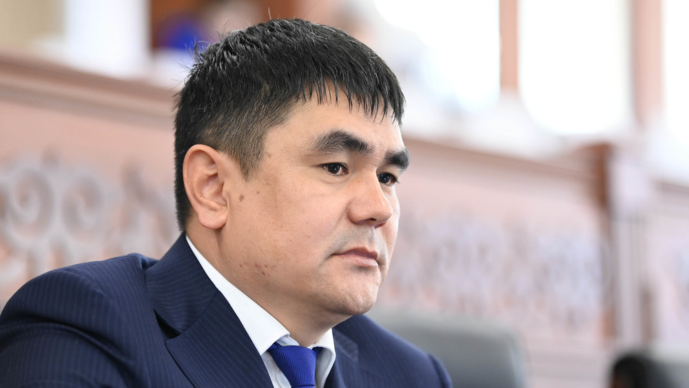 «Ата-Журт Кыргызстан» партиясы менен шайлоого аттанган эски жүздөр». Маалыматты текшеребиз