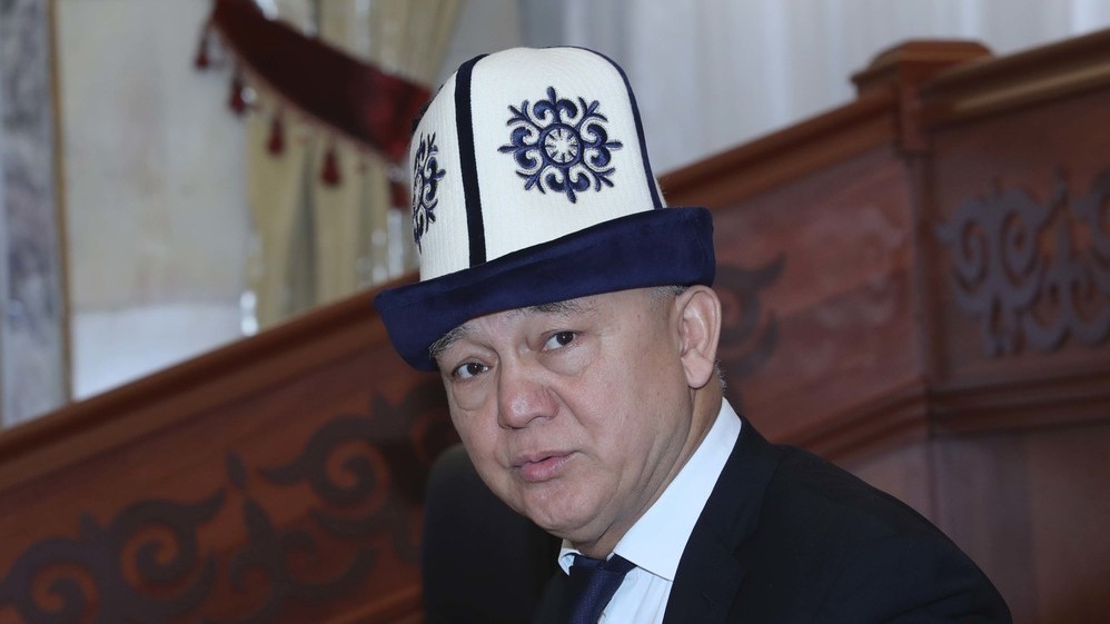 «Ата-Журт Кыргызстан» партиясы менен шайлоого аттанган эски жүздөр». Маалыматты текшеребиз