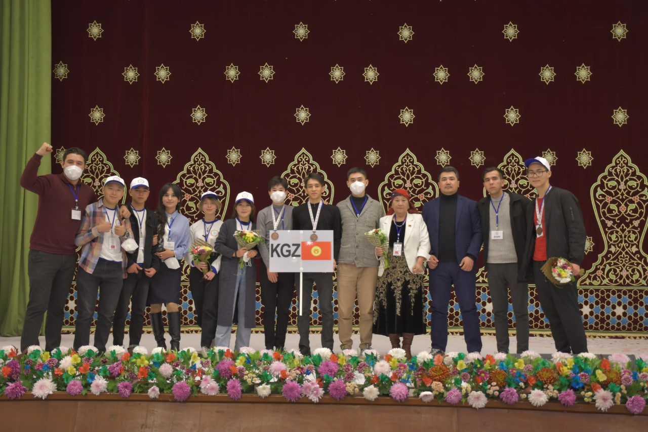 Кыргызстандык окуучулар физика боюнча эл аралык олимпиадада үч коло медаль жеңип алды