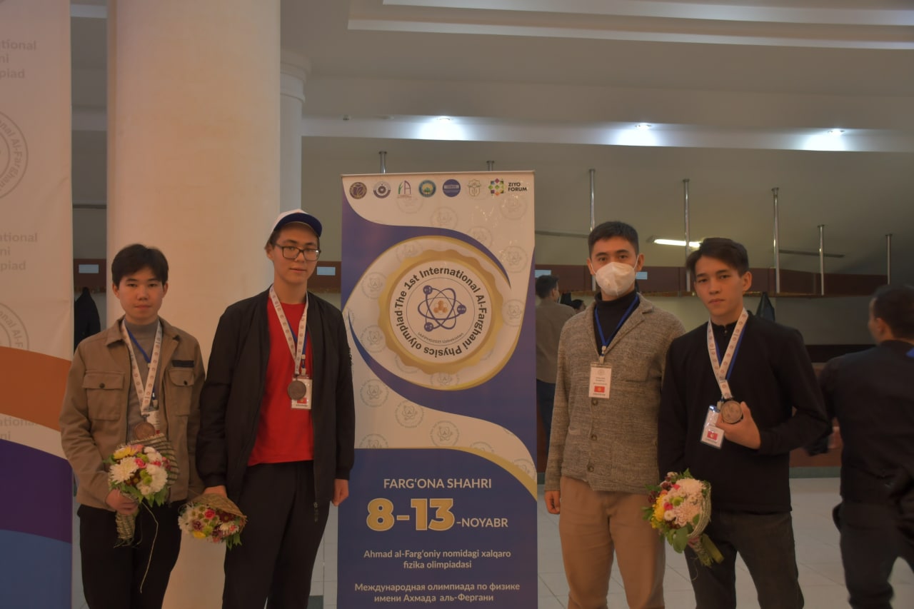 Кыргызстандык окуучулар физика боюнча эл аралык олимпиадада үч коло медаль жеңип алды