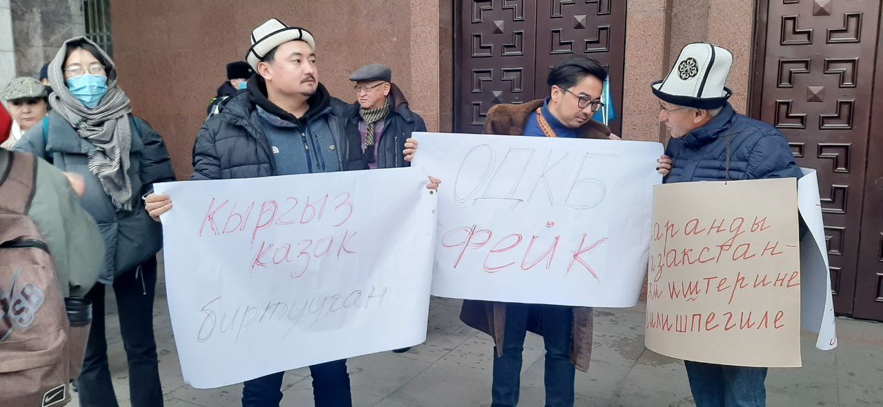 Бишкекте кыргыз аскерлерин Казакстанга жибербөөнү талап кылгандар пикетке чыкты