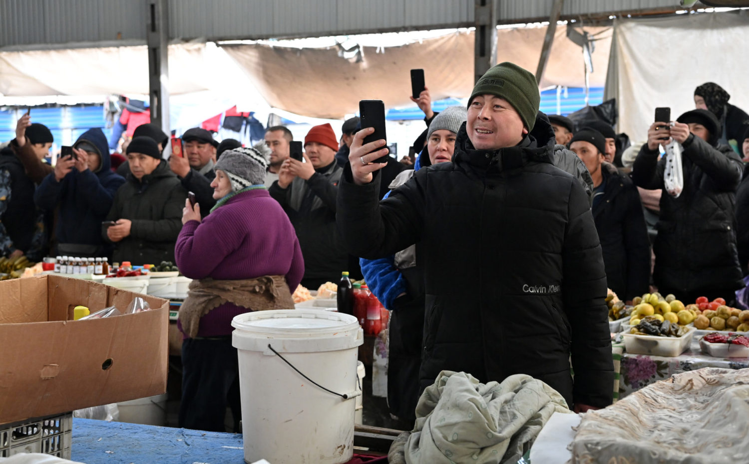Президент Жапаров ККМди киргизүү боюнча “Дордойдо” да ишкерлер менен сүйлөштү