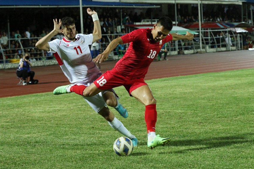 Футбол: Кыргызстан менен Тажикстан командалары 0:0 эсеби менен тең чыкты