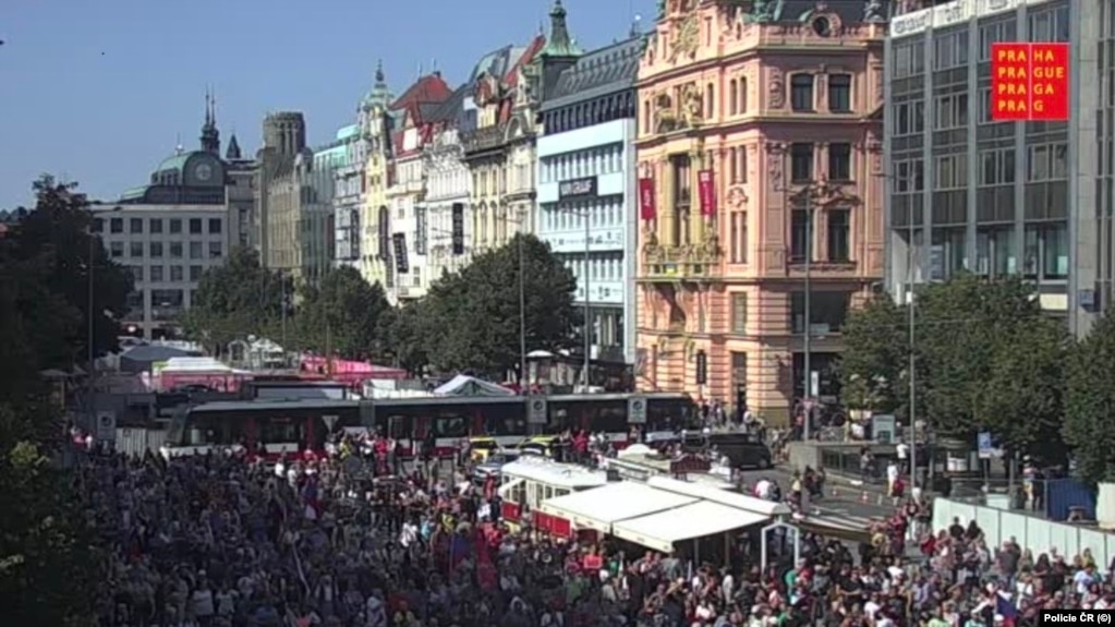 Прагада өкмөткө каршы митингге 70 миң адам катышты