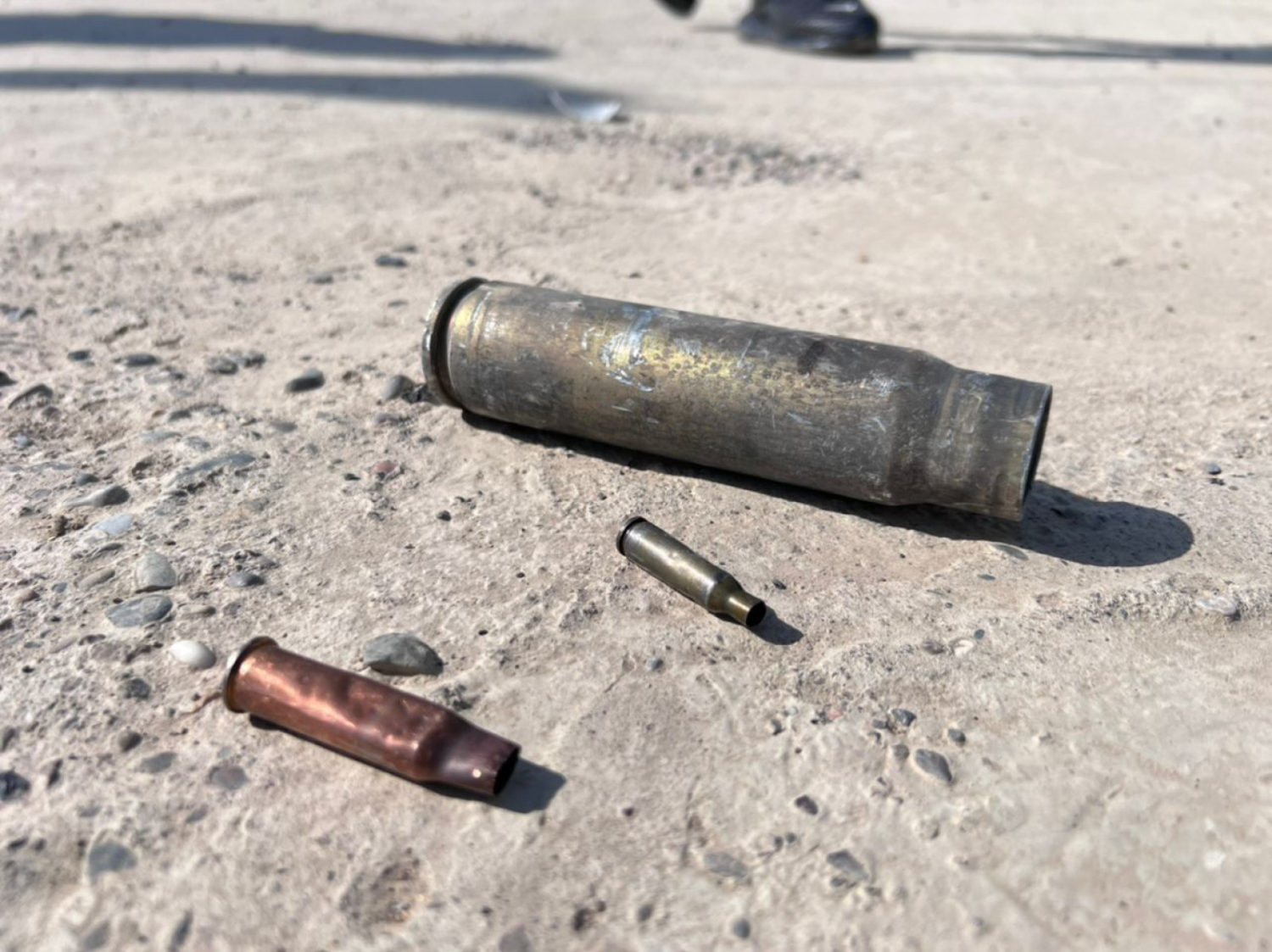 Тажикстандын куралдуу агрессиясынын кесепетинен Баткендеги талкаланган объектилер. Пресс-тур (Сүрөттөр)