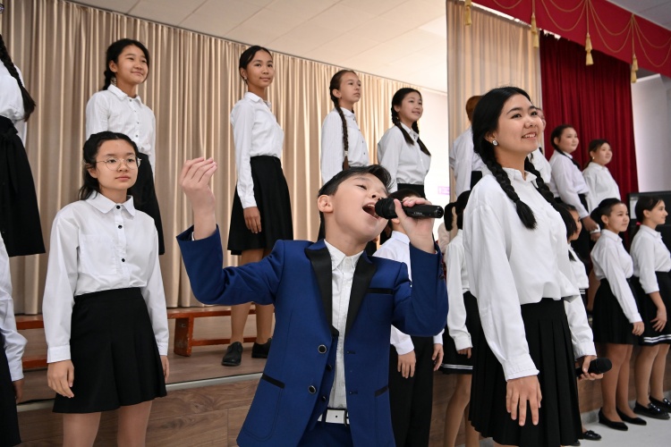 Бишкектеги №20 мектеп-гимназияга Гейдар Алиевдин ысымы ыйгарылды