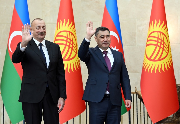 Садыр Жапаров менен Ильхам Алиевдин расмий жолугушуу аземи болду