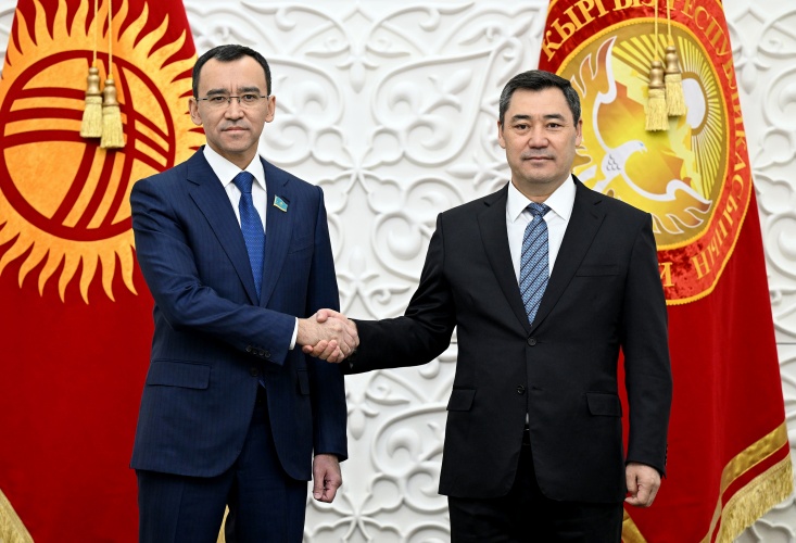 Садыр Жапаров Казакстан парламентинин сенатынын төрагасын кабыл алды