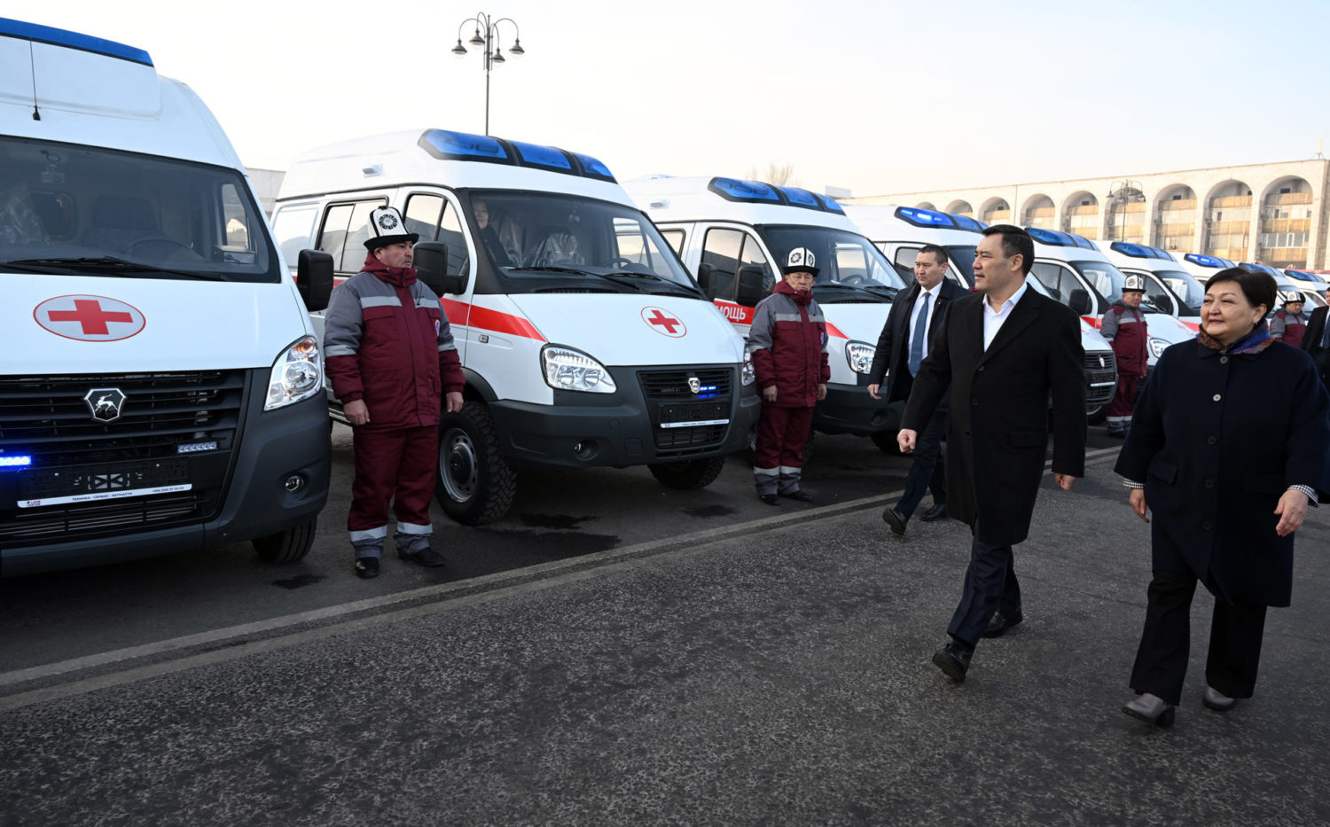 Бишкекте адистештирилген техника жана автобустарды тапшыруу аземи өттү  
