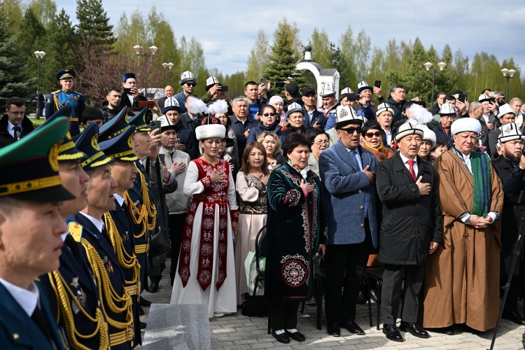 Орусиянын Ржев шаарында кыргызстандык жоокерлерге арналган мемориал ачылды