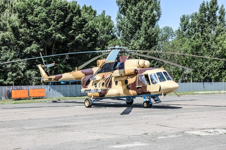 Кыргызстандын Абадан кол салуудан коргонуу күчтөрүнө Ми-17 тик учагы берилди