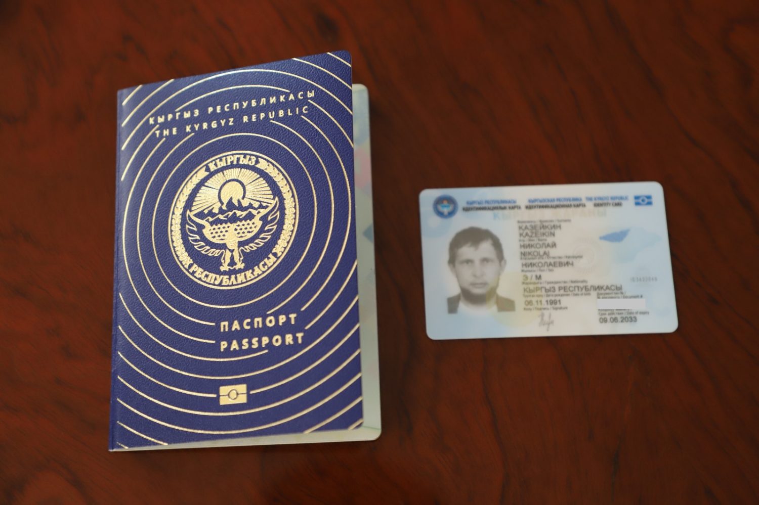 УКМКга кайрылуу жасаган Николай Казейкинге ID карта жана жалпы жарандык паспорт тапшырылды