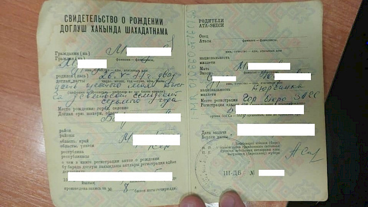 Жасалма паспорт колдонуп жүргөн чет элдик жаран кармалды #90273