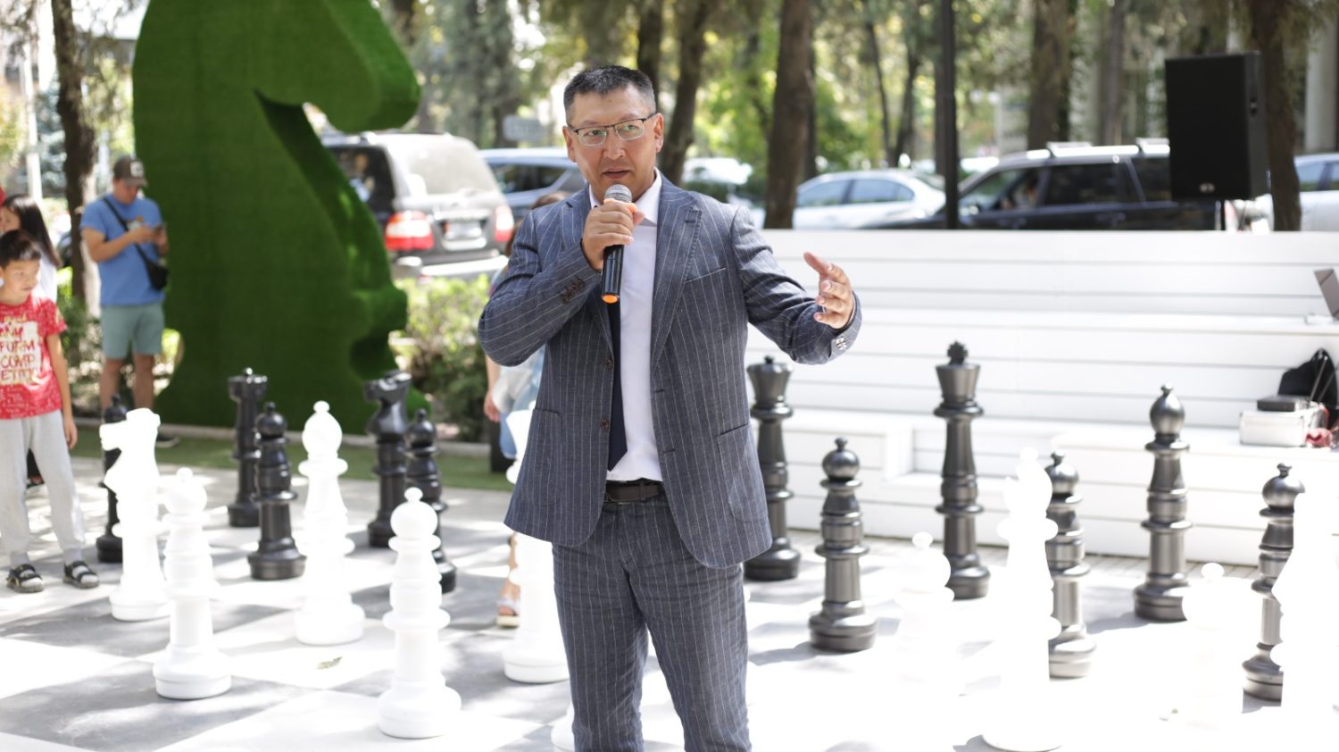 Бишкекте шахмат аллеясы ачылды