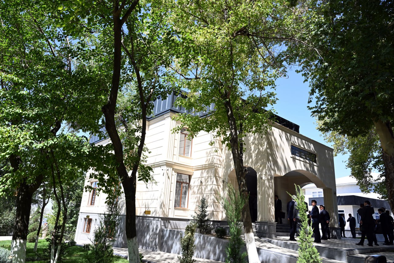 Садыр Жапаров атасынын аты ыйгарылган Ислам маданий борборунун ачылышына катышты