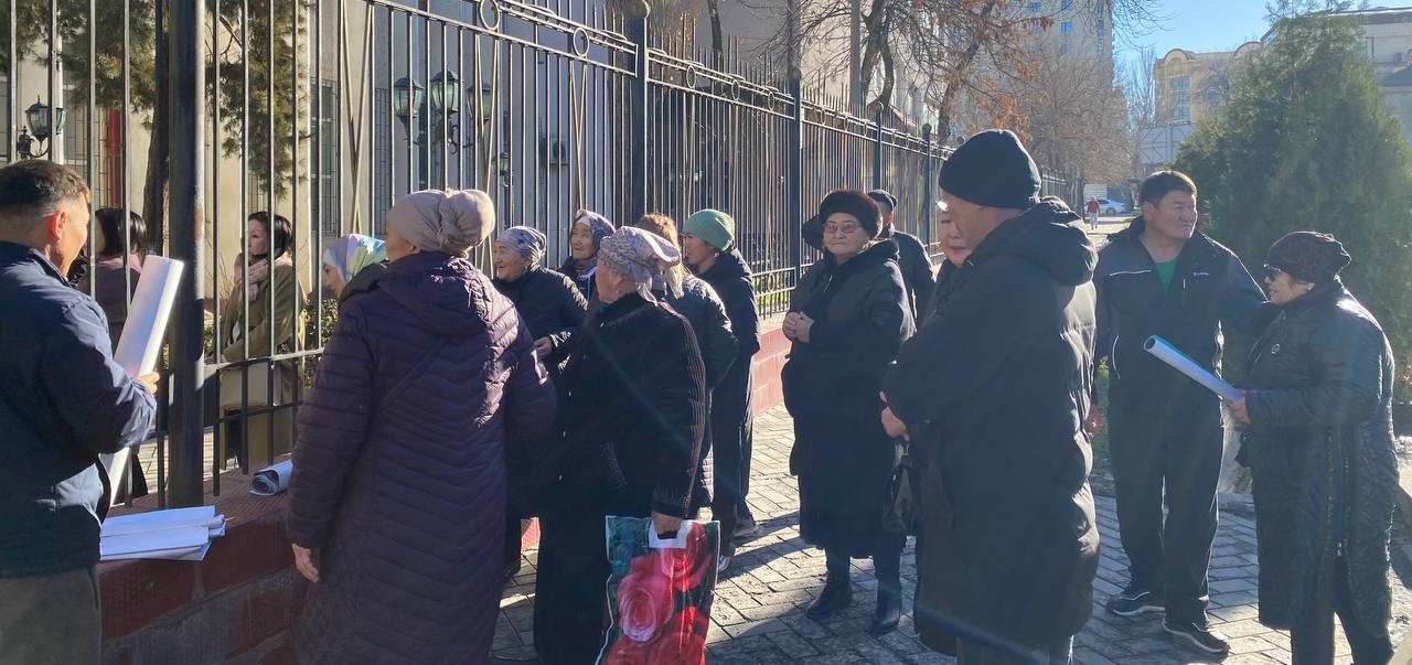 Бишкек шаардык сотунда Кемпир-Абад иши боюнча камакта жаткандардын баш коргоо чарасы каралууда