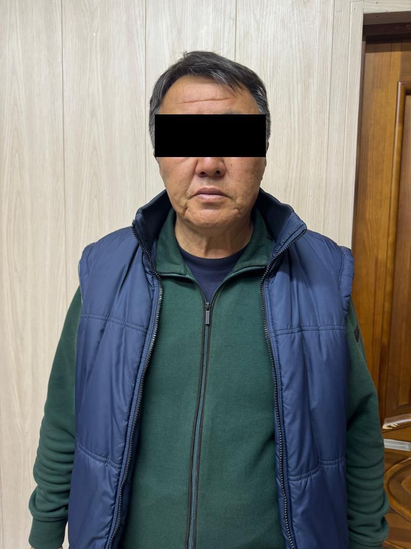 Казакстанда бажылык тариздөөдөн өткөн жүк ташуучу унааларды Кыргызстанда мыйзамсыз каттоого шектүүлөр кармалды