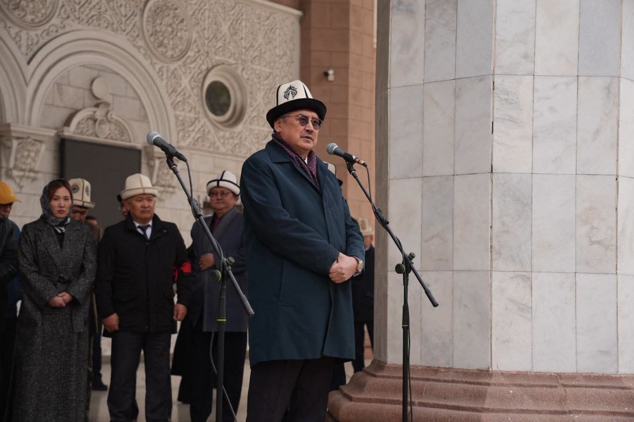Көрүнүктүү мамлекеттик жана коомдук ишмер Роза Айтматова менен коштошуу зыйнаты өттү
